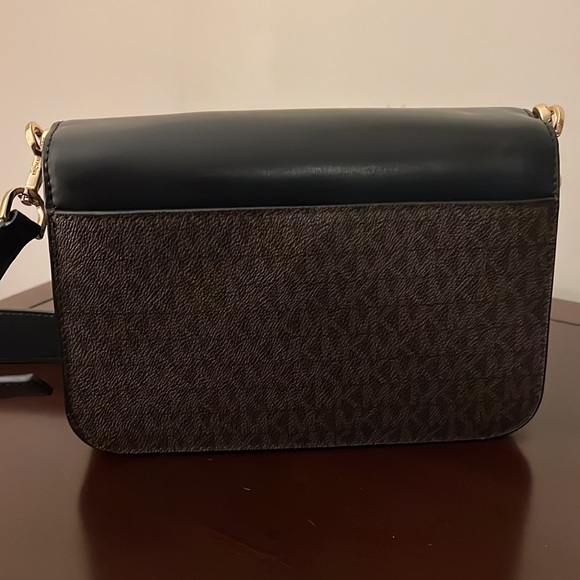 MK - Picture 4 of 14